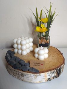 Kaarsen-overzicht 19 Bubbel kubus kaarsen - hoogte 5 en 3 cm.