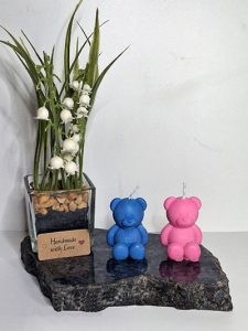 Kaarsen-overzicht 13 Mini beertjes kaarsjes - 1 Rose en 1 wit