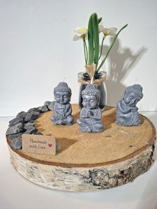 Kaarsen-overzicht 9 3 kleine steenkleurige Boeddha kaarsjes