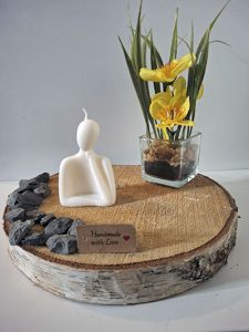 Kaarsen-overzicht 12 Een torso kaarsje van een denkende persoon